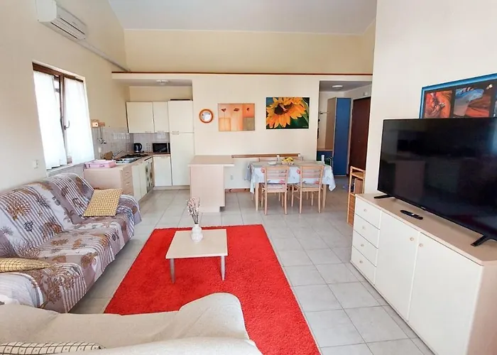 Lucija * Ρόβινι