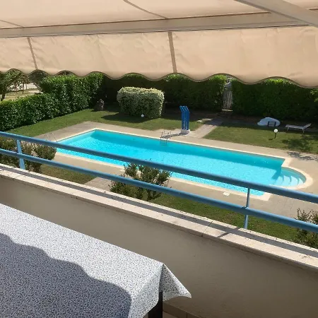 公寓 Lucija 罗维尼