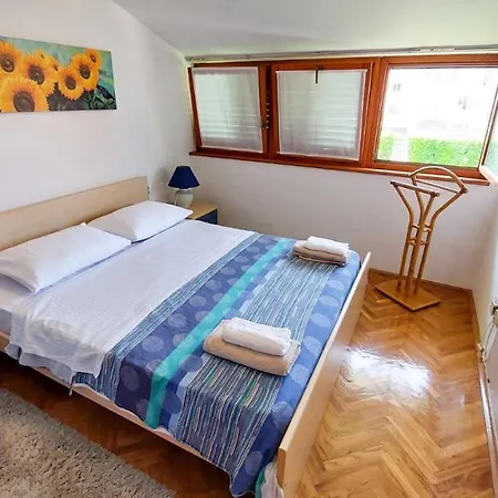 Apartment Lucija *